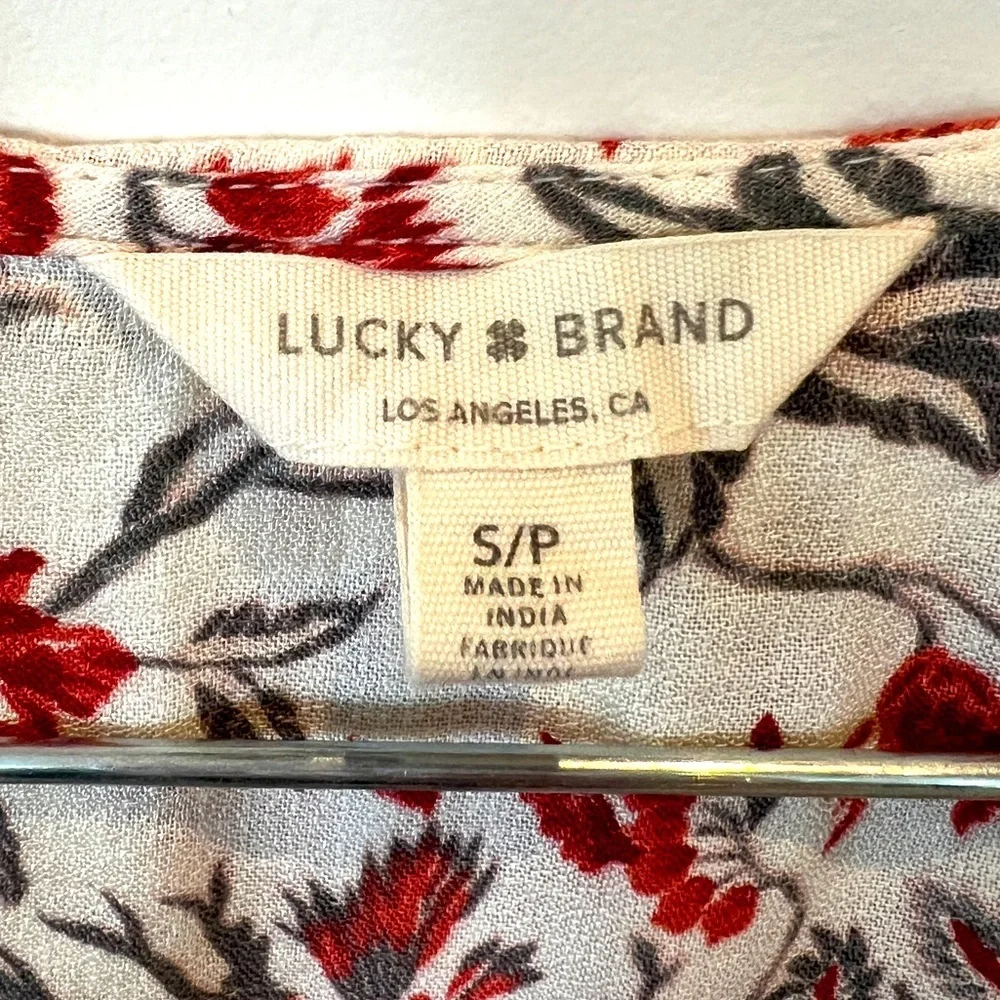 Lucky Brand Floral Short Sleeve V-Neck Top Shirt Blouse. Peplum Hem. size small - Picture 5 of 5